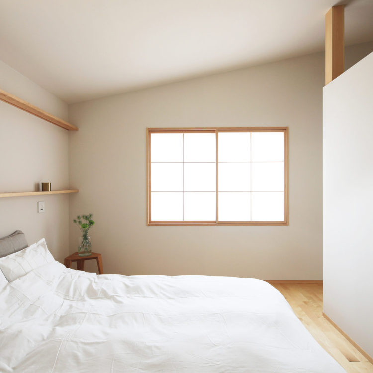 【写真】勾配天井による開放感のある寝室